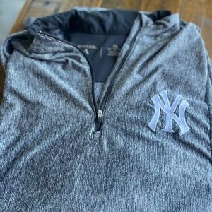 New York Yankees long sleeve zip men’s xl